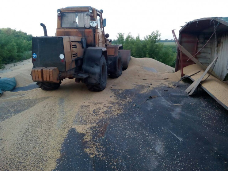 ДТП на Полтавщині: Посеред траси перекин…