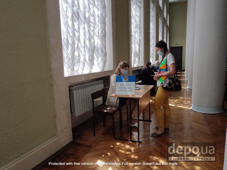 В Харькове голосуют за нового ректора ун…