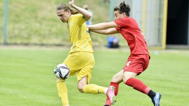 Футболист украинской молодежки поедет на…