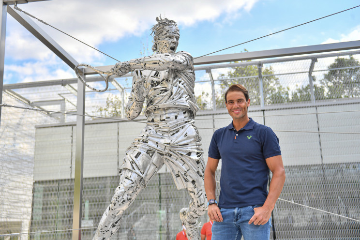 На Roland Garros відкрили епатажну стату…