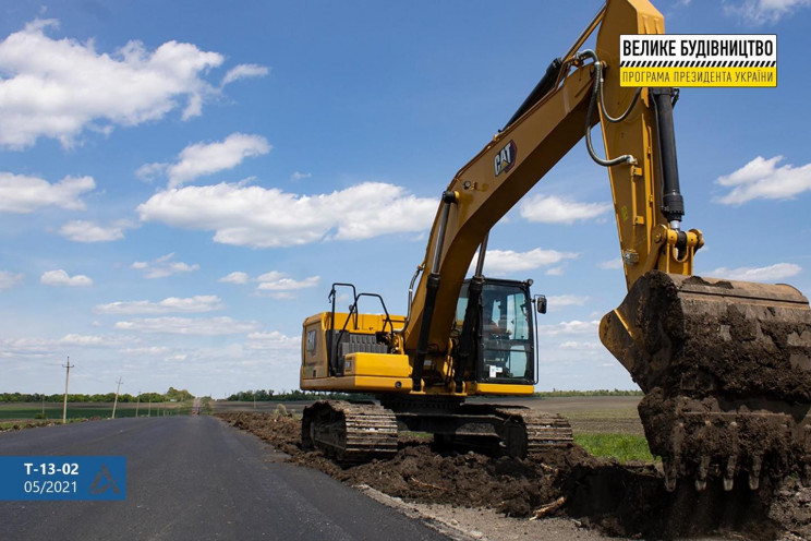 На Донбасі показали ремонт дороги, яка є…