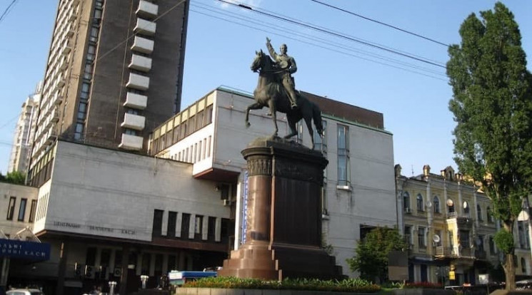 З центру Києва приберуть пам'ятник Щорсу…