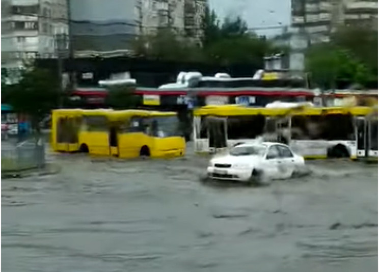 У Маріуполі скасували усі заходи до Дня…