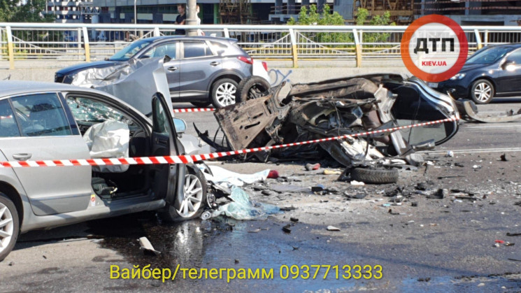 Жуткое ДТП в Киеве: Авто разорвало на ча…