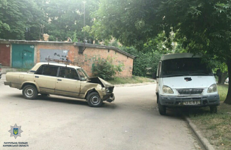В Харькове пьяный водитель "семерки" вре…