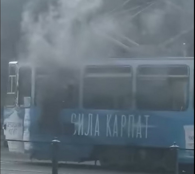 У Львові з трамвая пішов дим (ФОТО, ВІДЕ…
