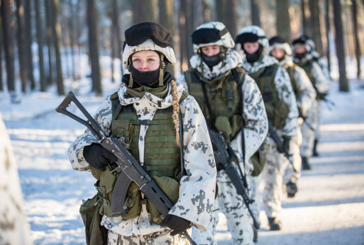 У фінській армії жінок почали селити у к…