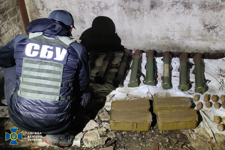 В Донецкой области нашли схрон террорист…