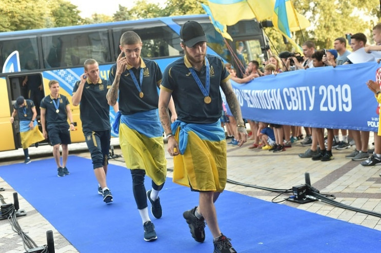 Як зустрічали феєричну збірну України U-…
