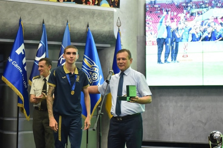 Футболіст-чемпіон, чий батько загинув в…