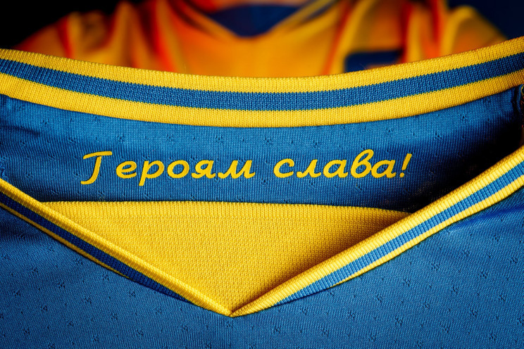 РосСМИ: УЕФА обязал сборную Украины убра…