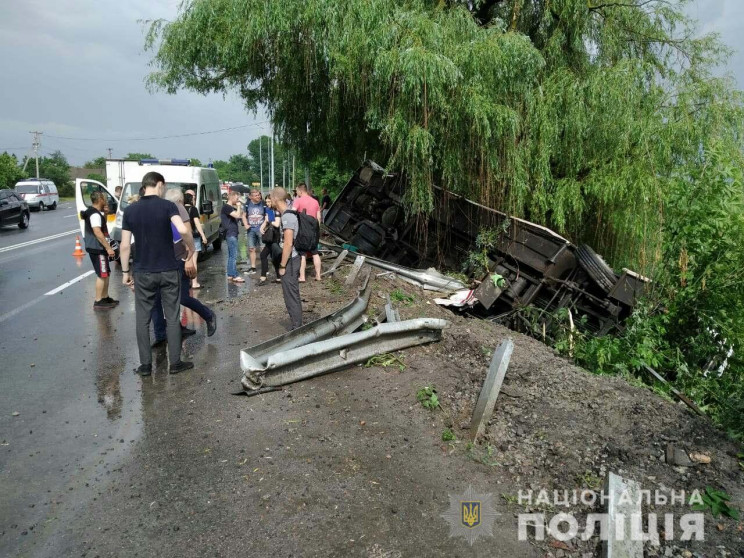 На Вінниччині перекинувся автобус "Сучав…