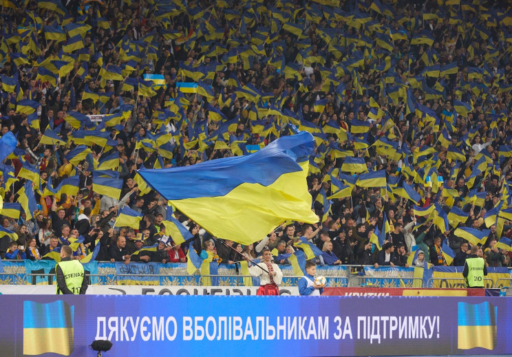 Лозунги "Слава Украине! — Героям слава!"…