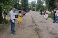 На Луганщині літня жінка на вулиці вдари…