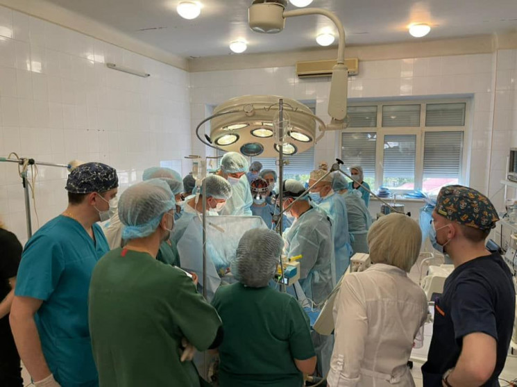 У Києві провели трансплантацію серця 60-…