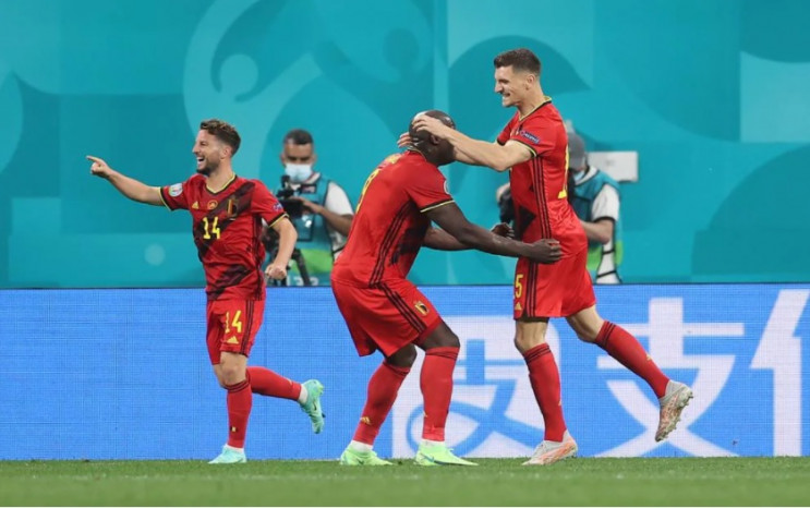 Бельгія Росія : 1rktnl5i8gk1zm - Після стандарту фернандес пробив прямо в руки тібо куртуа.