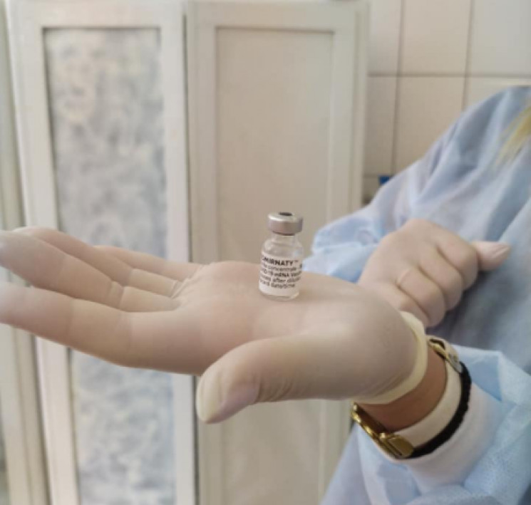 У Мукачеві триває вакцинація медиків від…