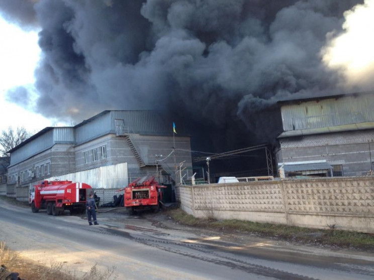 Город в дыму: Рядом с Днипром горит заво…