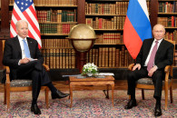 Хохлома, очки и статуэтка: Путин и Байде…