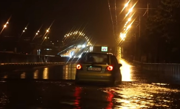 Як у Дніпрі автівки перетворилися на кат…