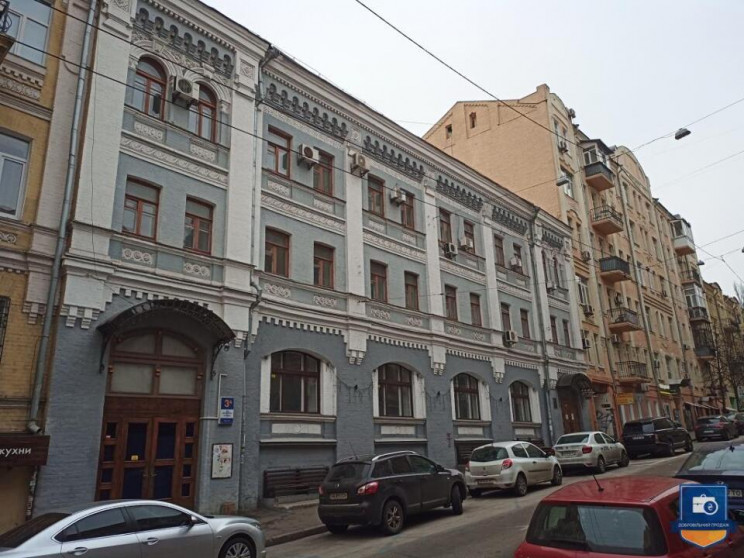 У Києві продають будівлю колишніх "Торго…