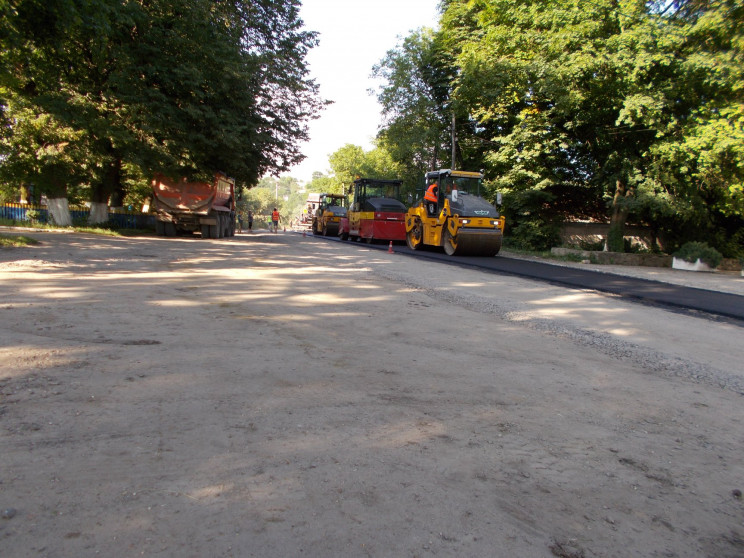 На Віньковеччині ремонтують шмат дороги…