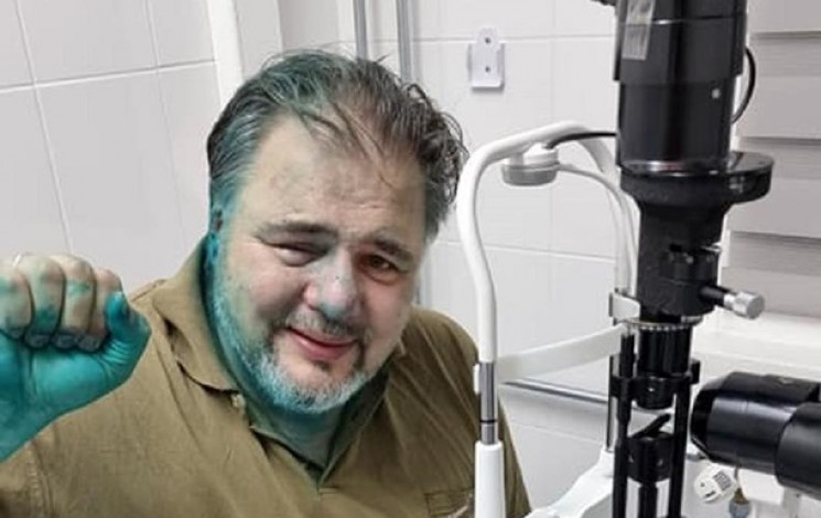 У Франківську облили зеленкою та закидал…