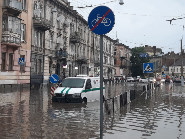 Как затопило Львов (ФОТО)…