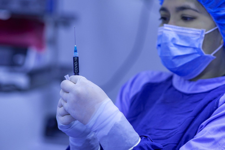 В Україні вакцинували рекордну за добу к…