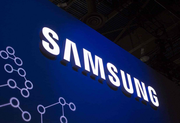 Samsung запатентовал смартфон с экраном-…