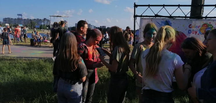 Кольоровий день Молоді: у Хмельницькому…