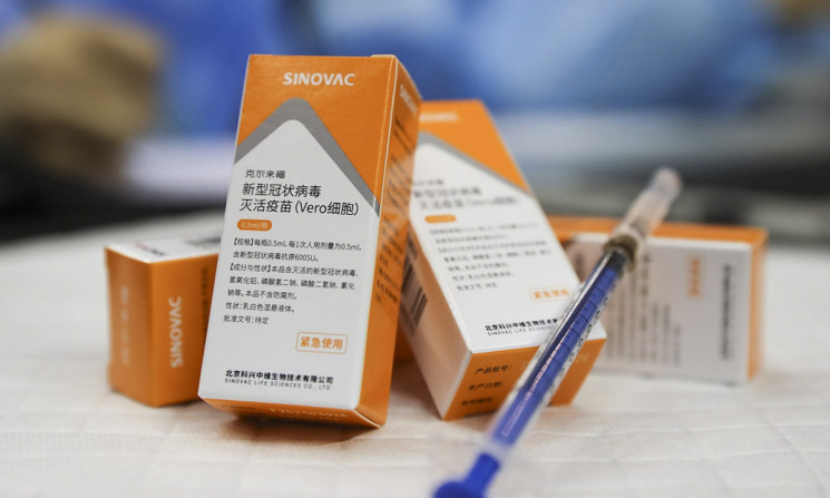 У Китаї вакциною проти коронавірусу Coro…