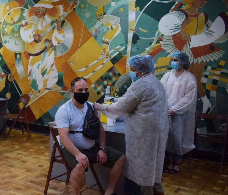 В Ужгороді проти COVID-19 вакциновано ма…