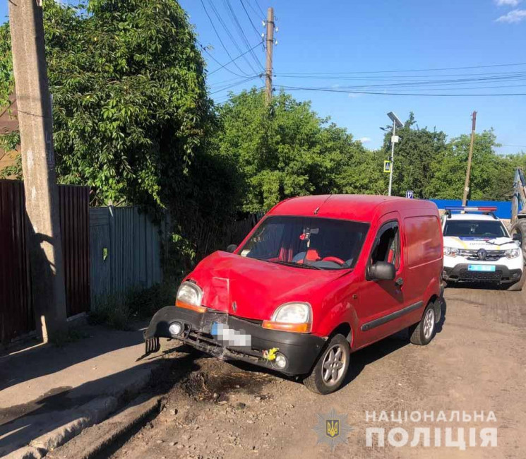 У Тульчині на узбіччі дороги іномарка зб…