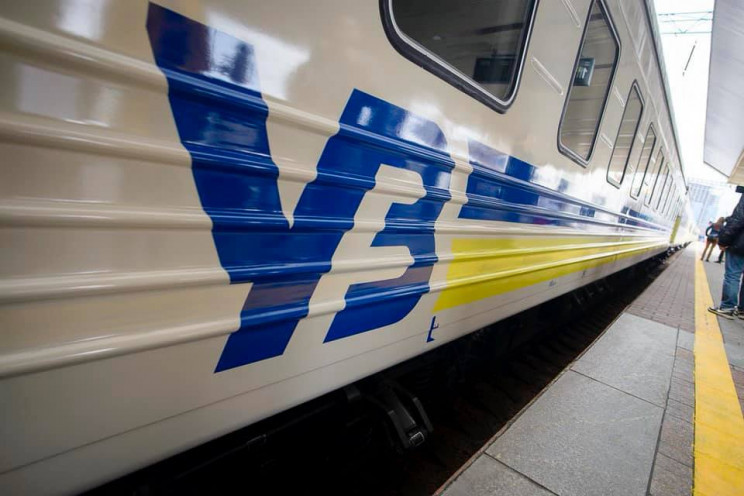 Украина возобновила железнодорожное сооб…