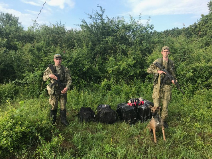 На Закарпатті контрабандисти, злякавшись…