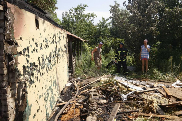 В Авдіївці показали наслідки обстрілу з…