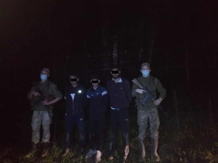 Поблизу Ужгорода затримали групу нелегал…