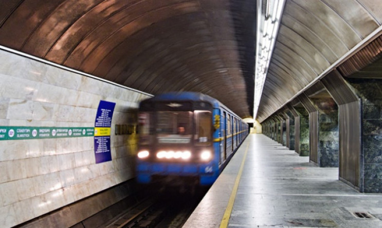 В Киеве закроют станцию метро "Дворец Сп…