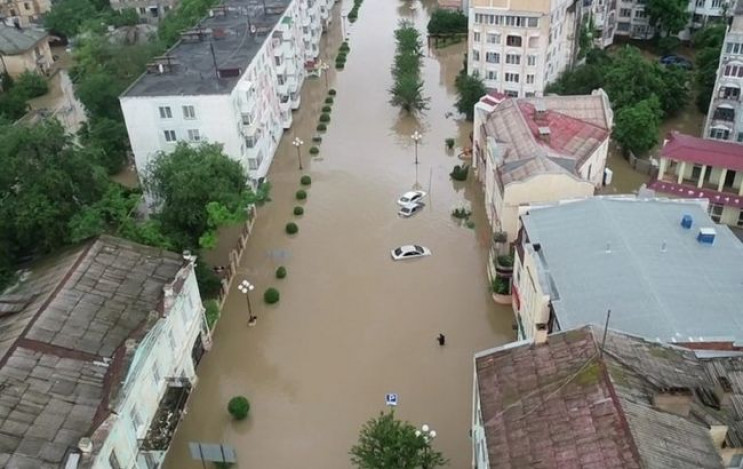 Из-за наводнения в Крыму ввели режим чре…