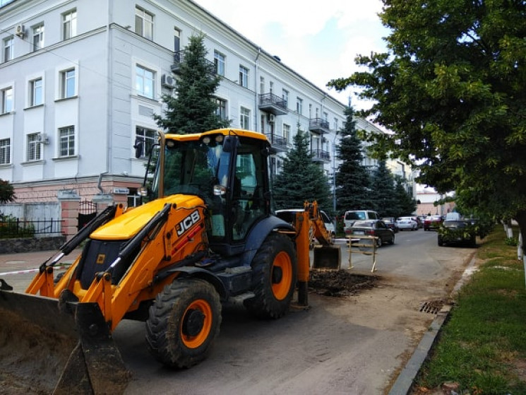 В центрі Полтави по вулиці Пушкіна прорв…