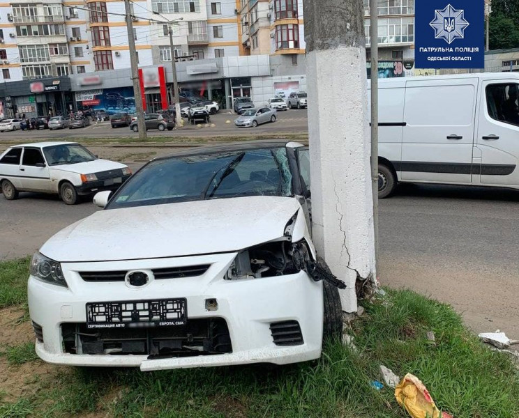 В Одесі молодик на автомобілі "Toyota" в…