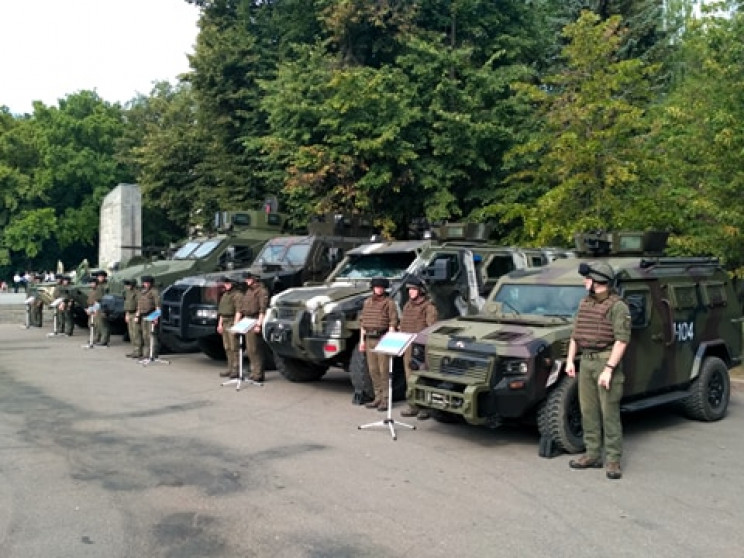 В Харькове возле Мемориала Славы – брони…