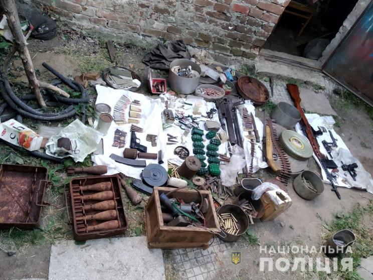 В Харькове разоблачили торговца оружием:…
