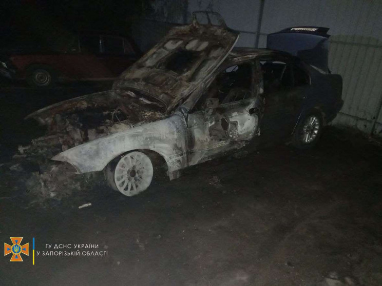 У Запоріжжі вночі згоріла автівка "БМВ"…