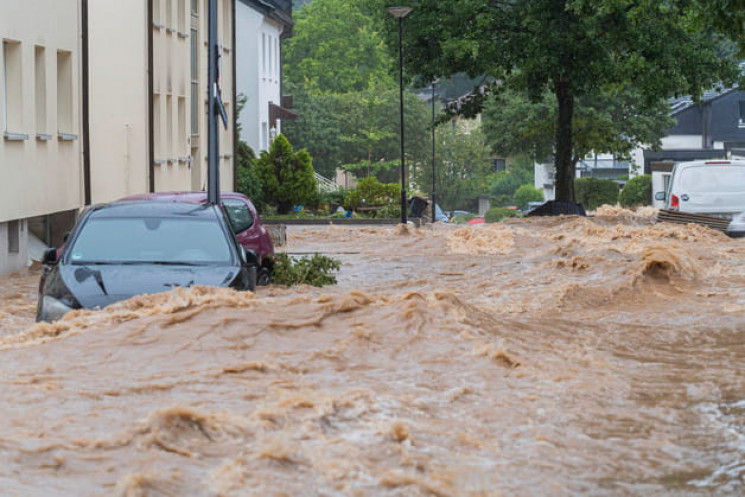Германию накрыл убийственный циклон: По…
