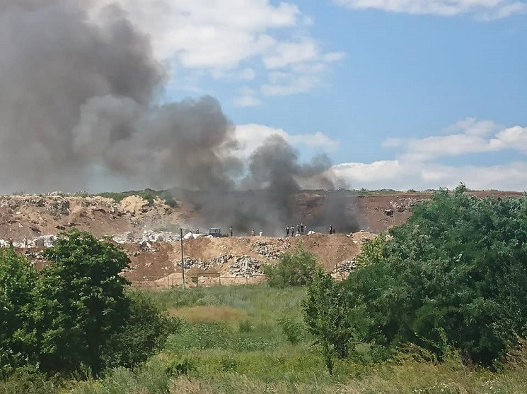 Біля Новомосковська горить сміттєвий пол…