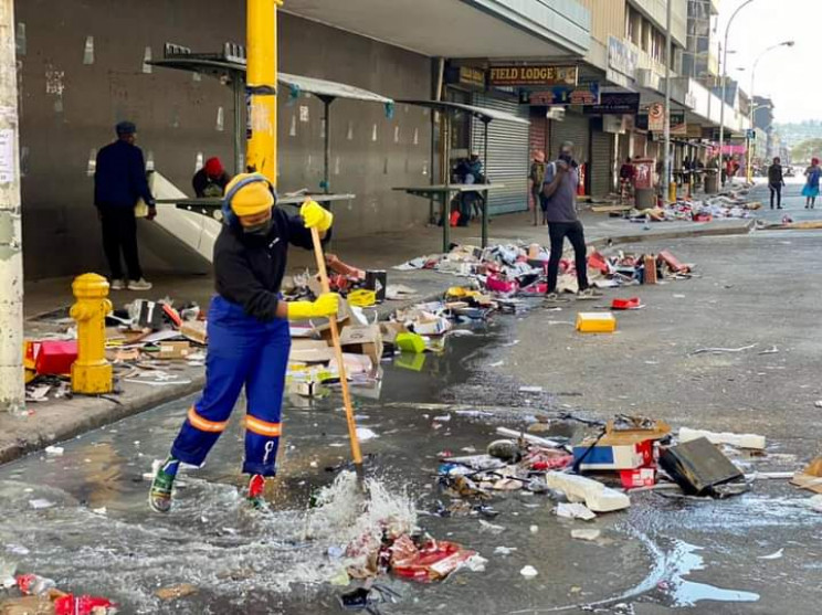 Беспорядки и мародерство в ЮАР: Погибло…
