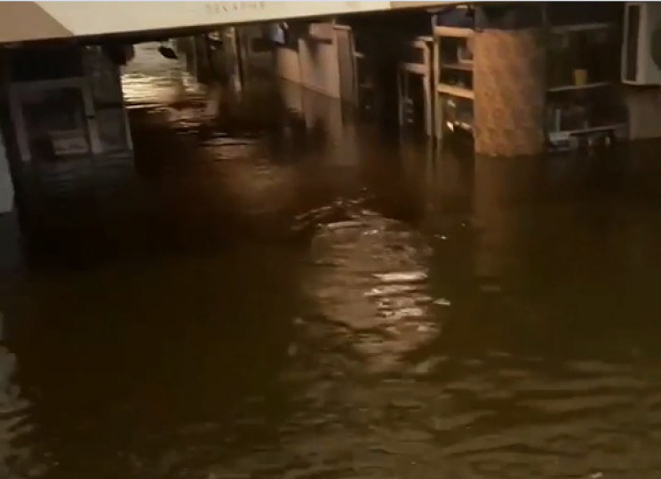 У Києві через затоплення закрили станцію…