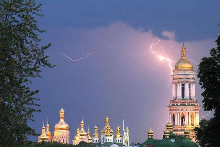 У Києві знову очікується буря зі зливою…